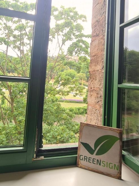 GreenSign Schild am Fenster