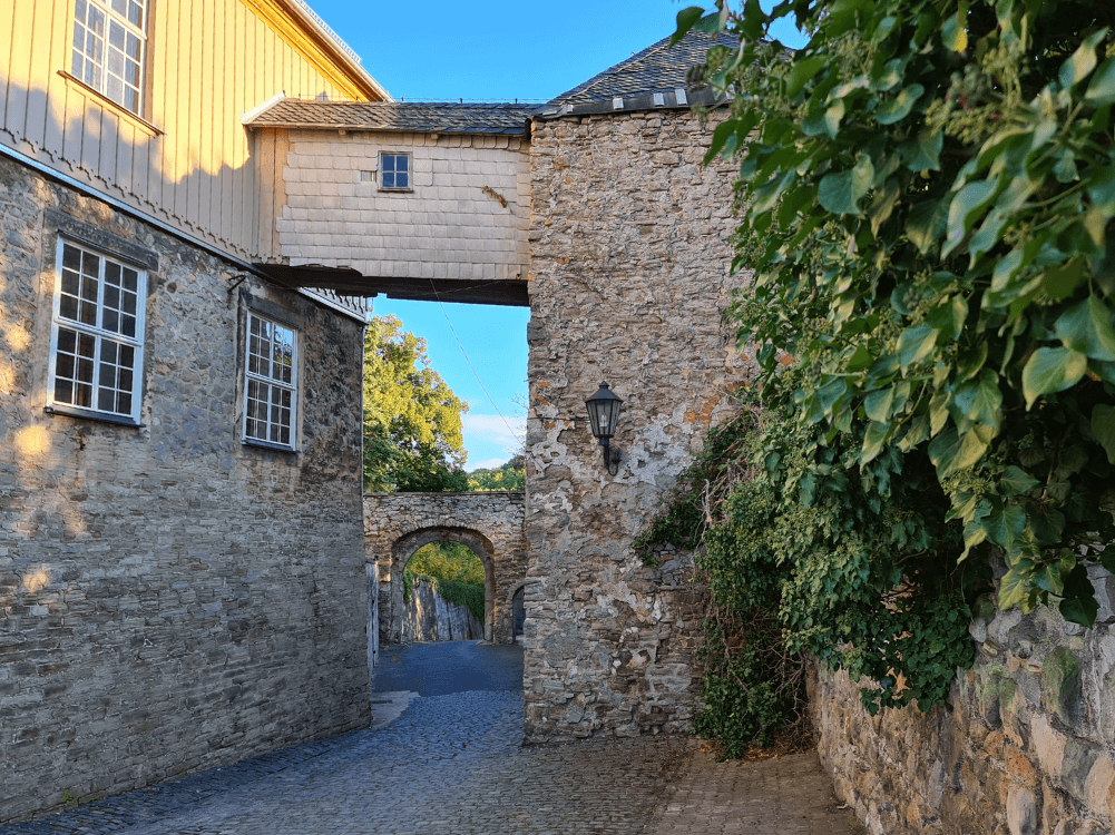 Tore und alte Mauer vom Großen Schloss Blankenburg