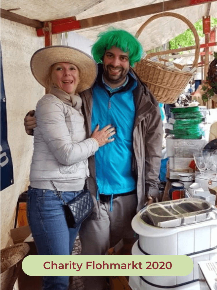 Suzann Heinemann beim Spenden-Flohmarkt