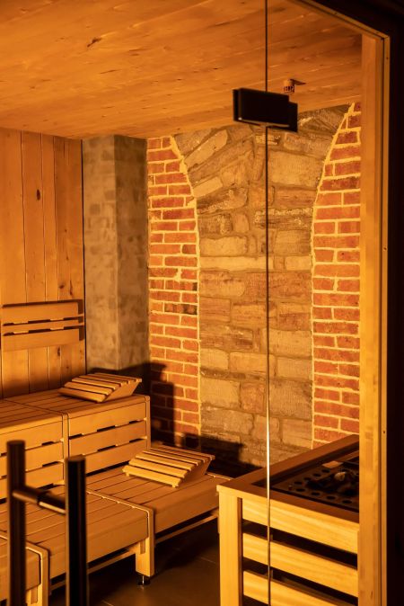 Blick in die Sauna im Wellnessgewölbe