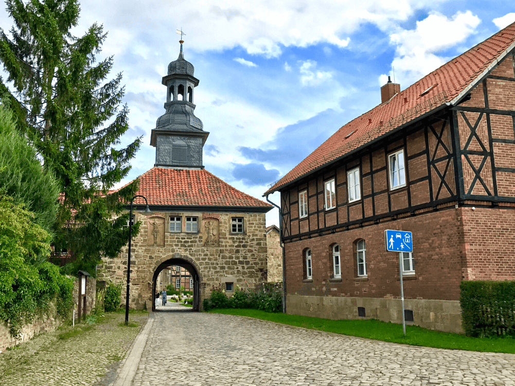 Eingang mit Tor zum Kloster Michaelstein in Blankenburg