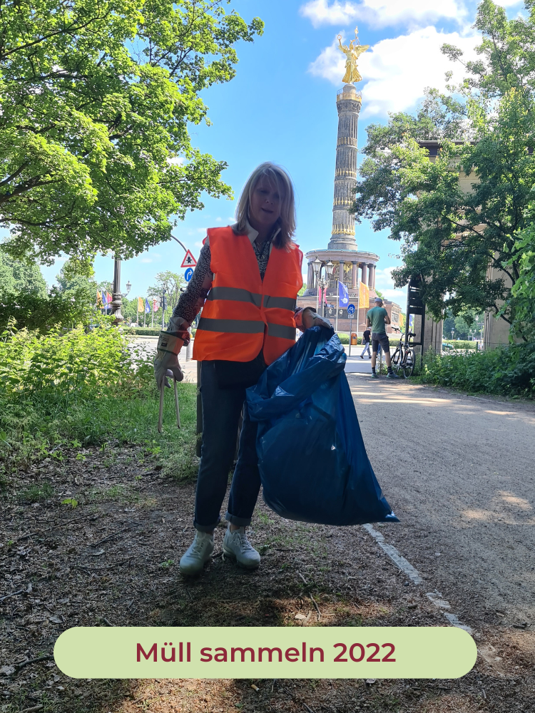 Suzann Heinemann beim Müll sammeln im Tiergarten
