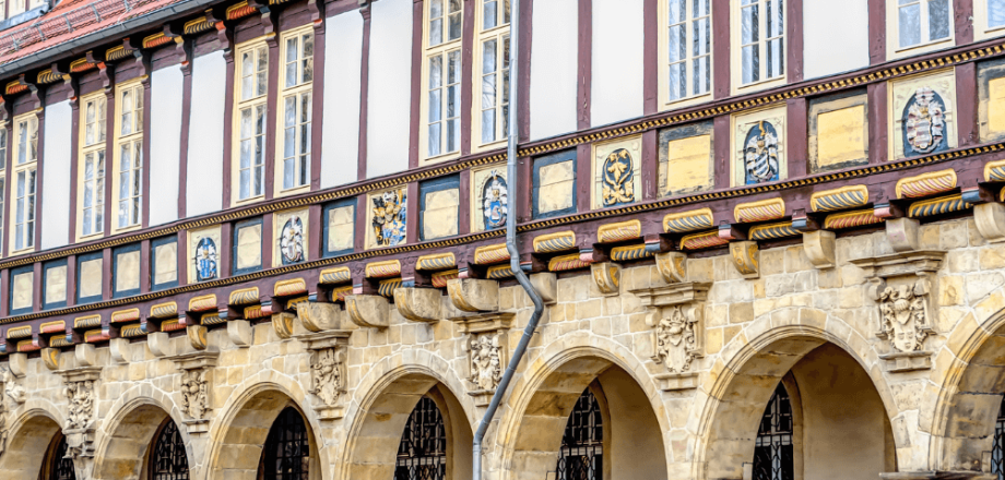 Fachwerk Fassade der Abtei vom Halberstädter Dom in Halberstadt