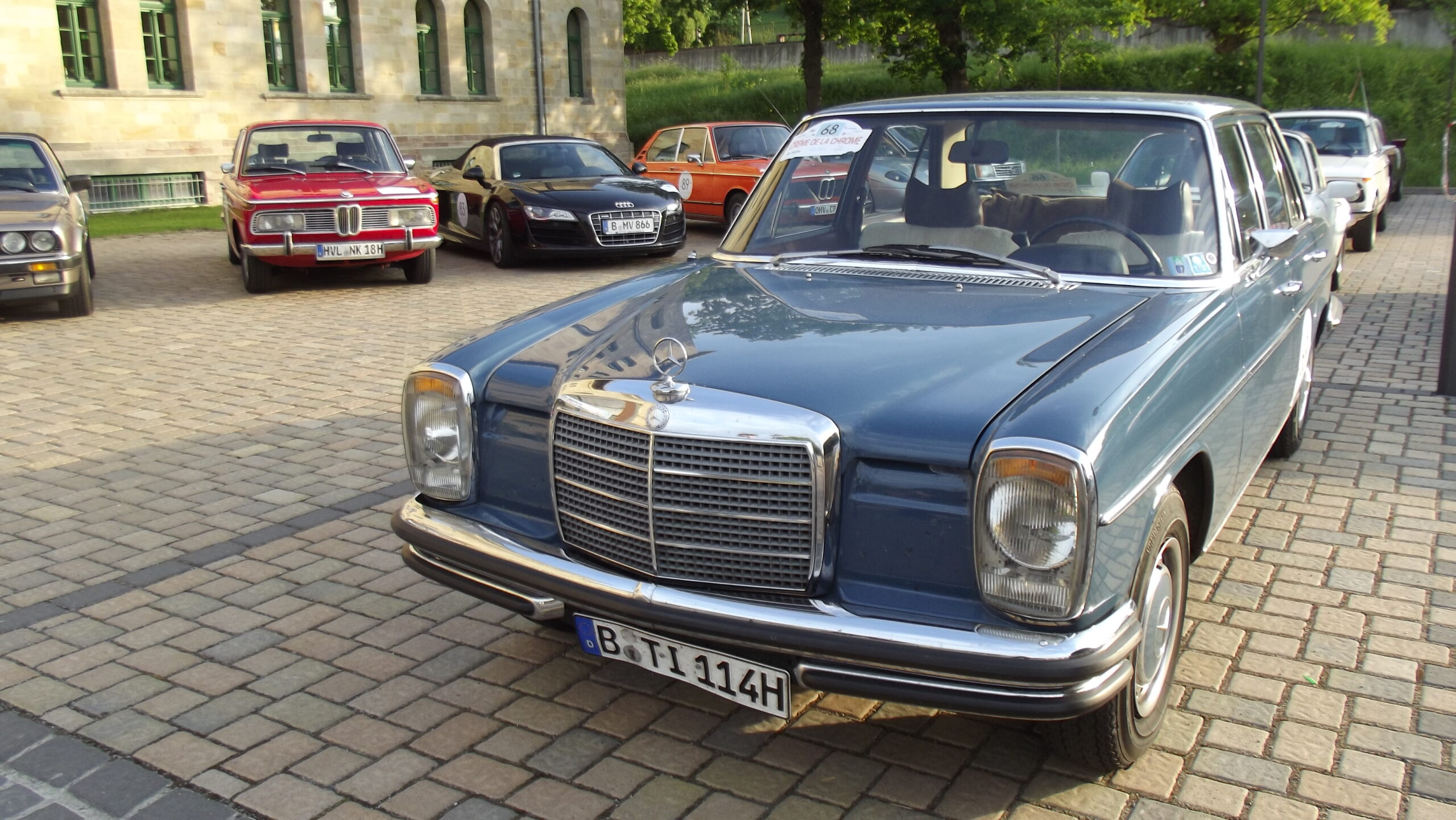 Blauer Oldtimer
