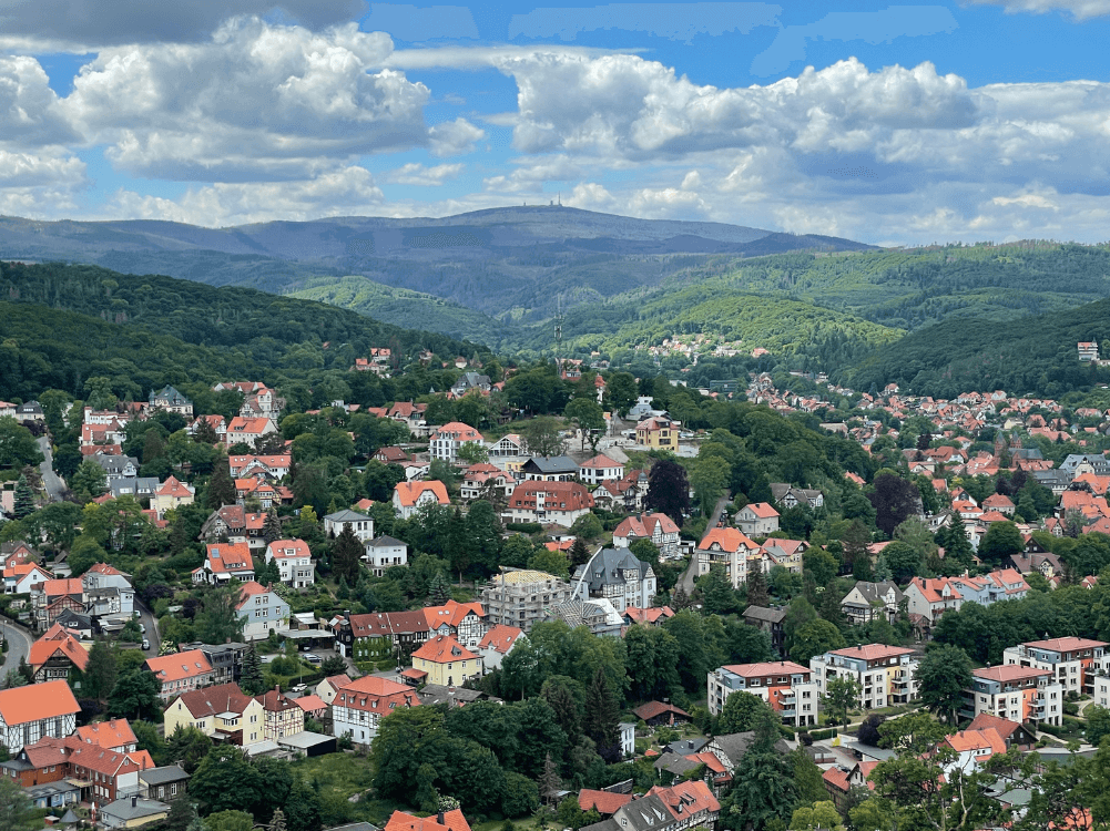 Blick auf Wernigerode und den Brocken vom Schloss aus