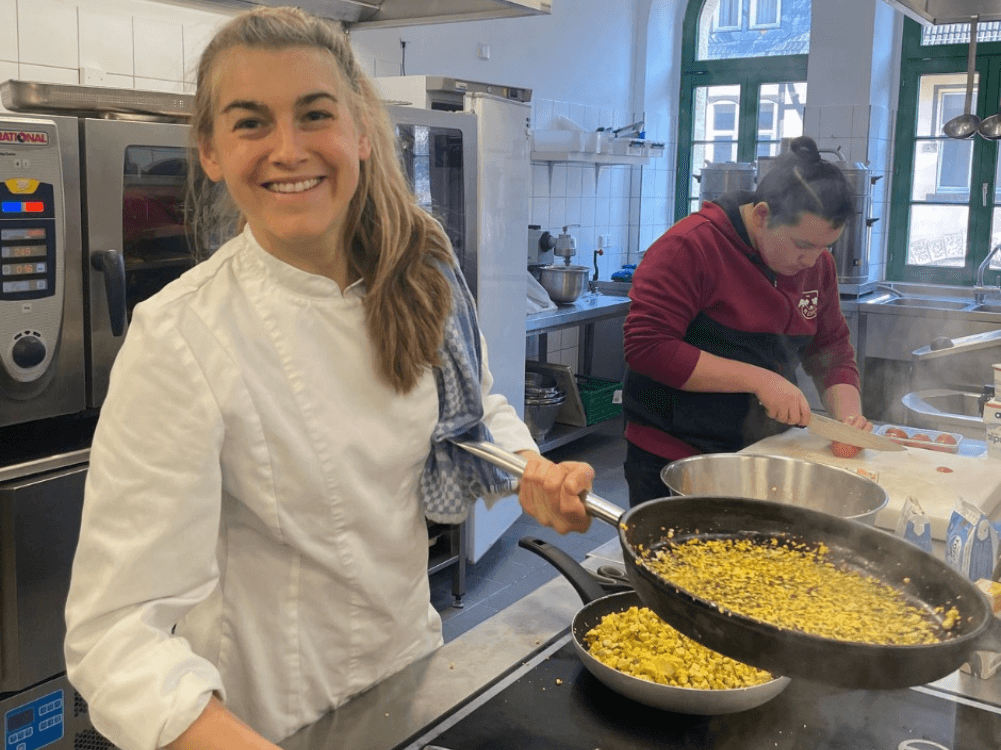 Veganköchin Estella Schweizer im Schlosshotel Blankenburg