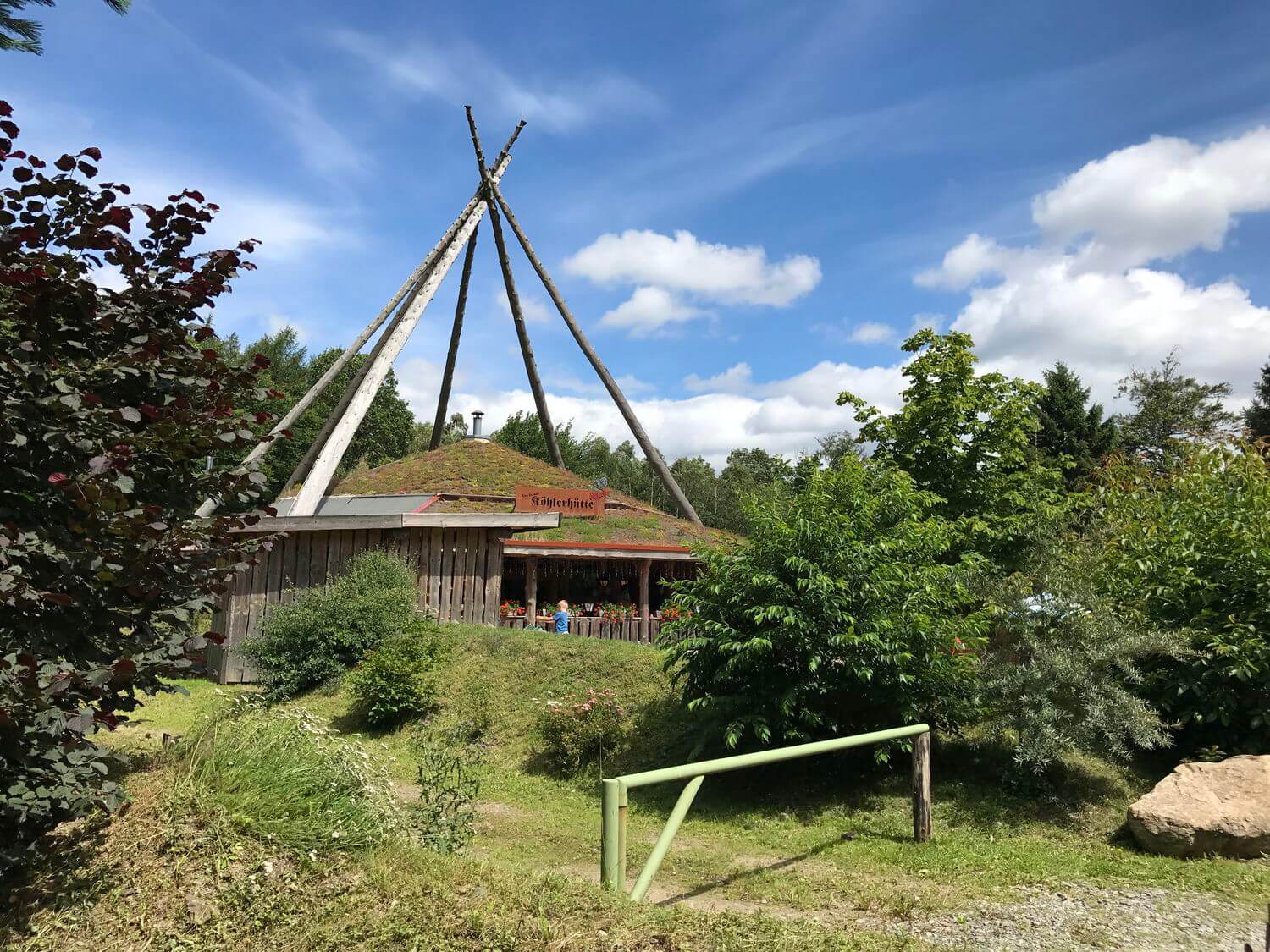 Eingang zur Gastronomie der Harzköhlerei bei Hasselfelde