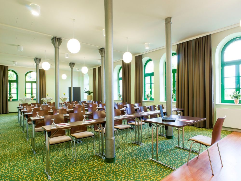 Grüner Salon heute mit Stuhlreihen