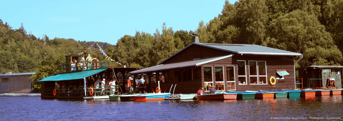 Schwimmende Gaststätte auf dem Stausee in Wendefurth im Harz