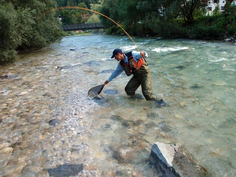 Fliegenfischen im Bergbach