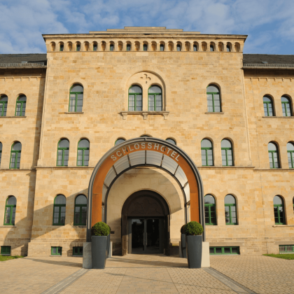 Schlosshotel Eingang Tor
