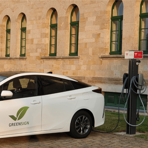 e-Mobilität vor dem Schlosshotel
