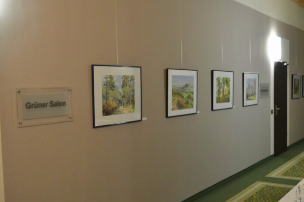 Galerie im Schlosshotel - Flur mit Gemälden
