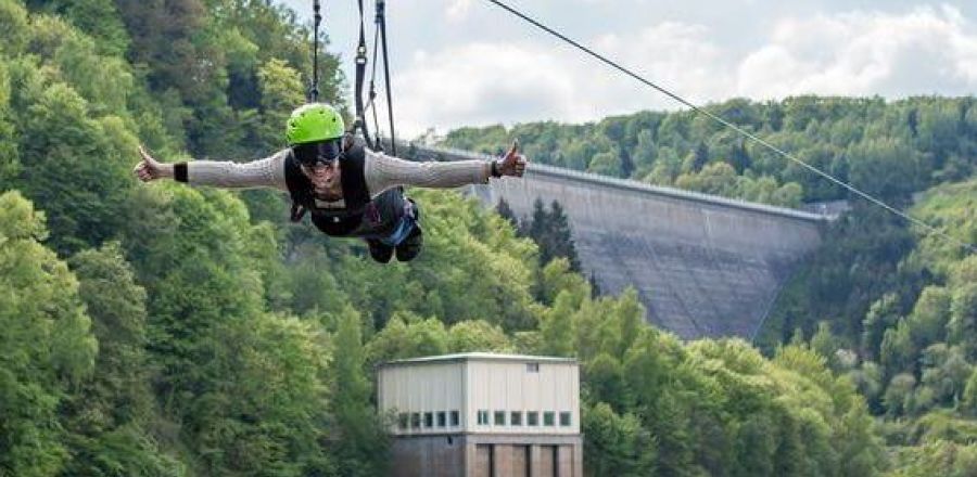 Zipliner vor der Rappbodetalsperre