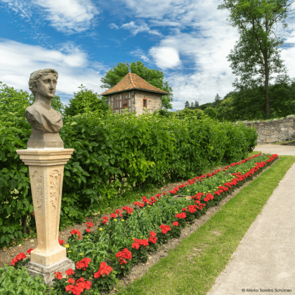 Blick auf die blühenden Barockgärten in Blankenburg direkt am Schlosshotel.
