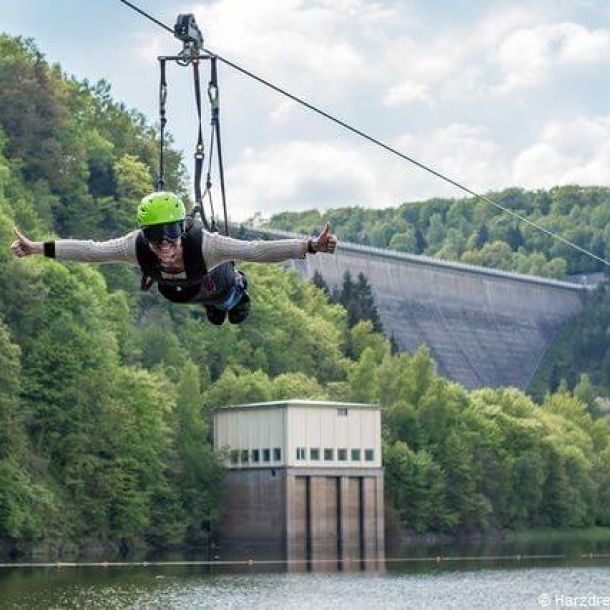 Zipliner vor der Rappbodetalsperre