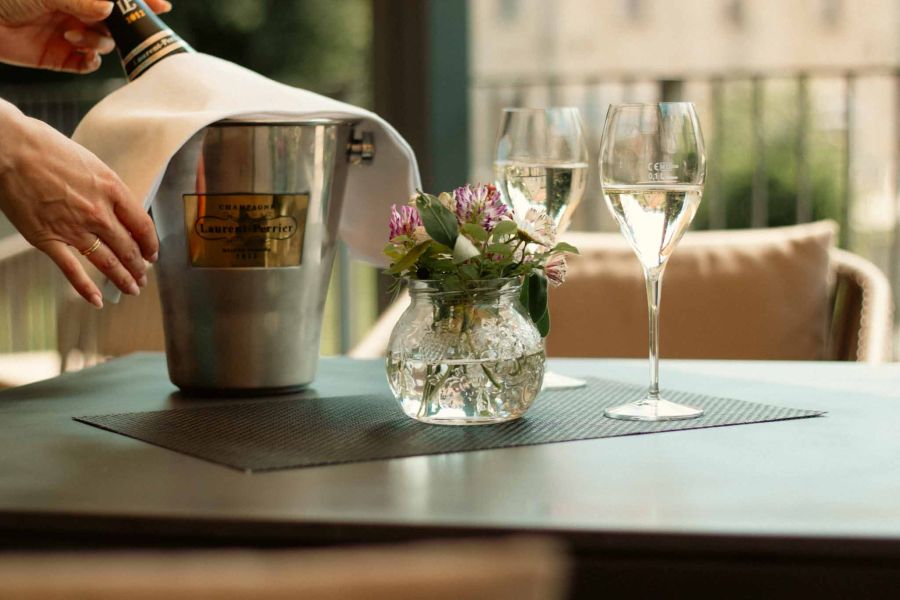 Champagner auf der Terrasse